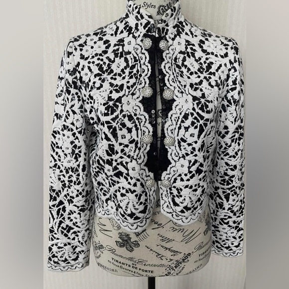 St. John Jackets & Blazers - St. John Jacket sz 4